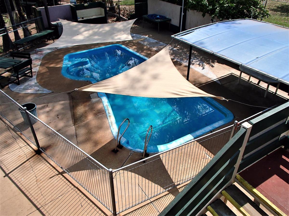 הוסטל קתרין Palm Court Backpackers מראה חיצוני תמונה