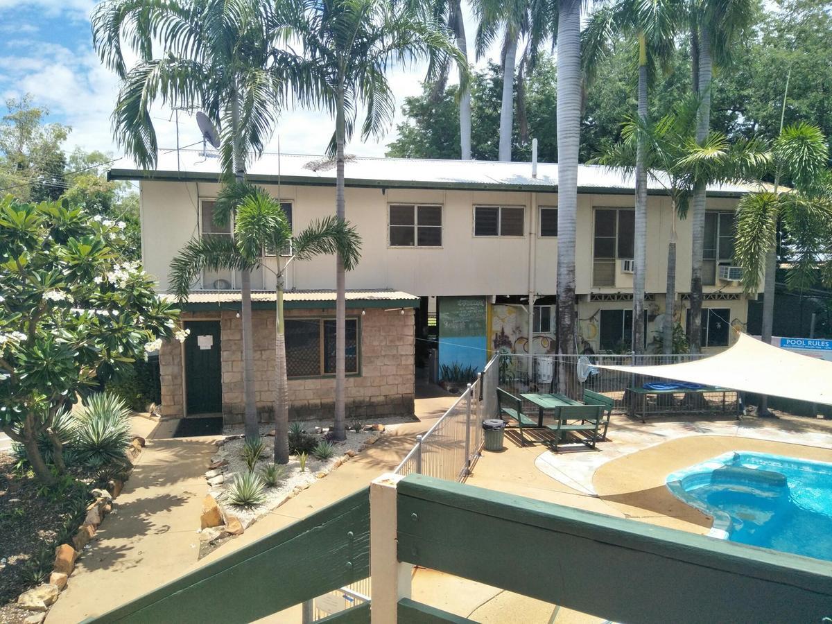 הוסטל קתרין Palm Court Backpackers מראה חיצוני תמונה