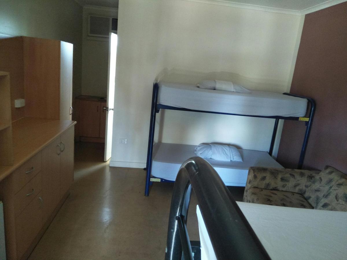 הוסטל קתרין Palm Court Backpackers מראה חיצוני תמונה