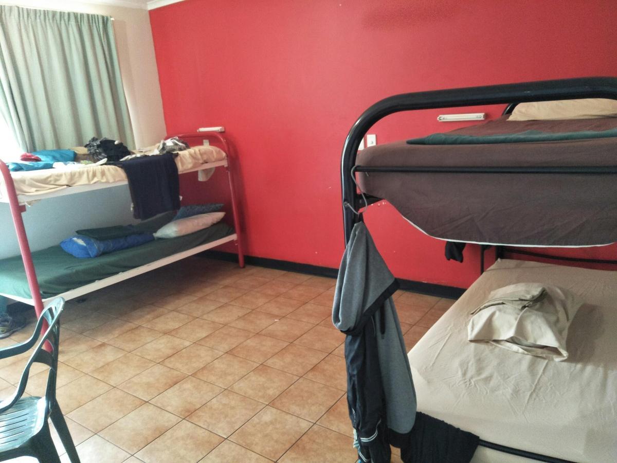 הוסטל קתרין Palm Court Backpackers מראה חיצוני תמונה