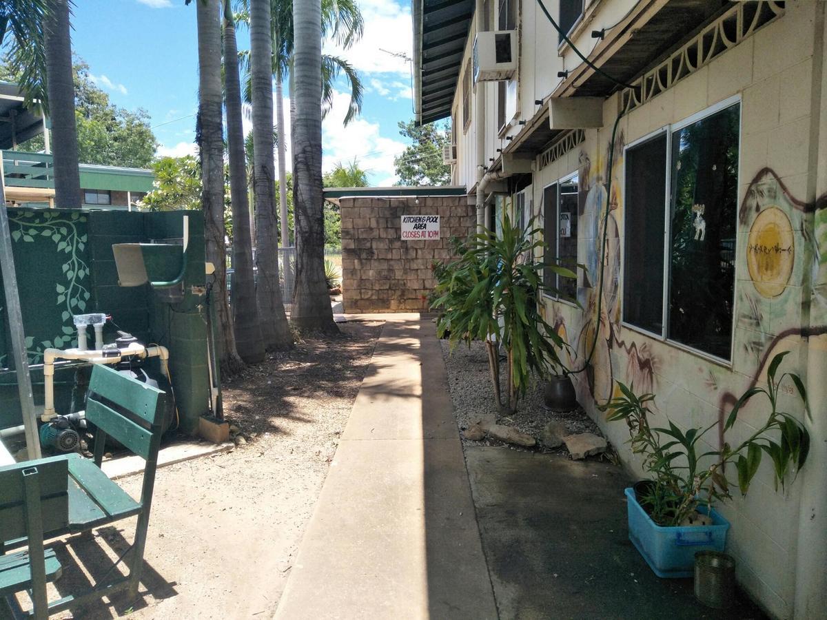 הוסטל קתרין Palm Court Backpackers מראה חיצוני תמונה