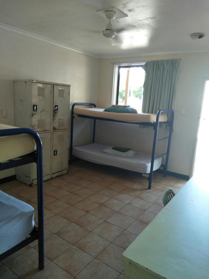 הוסטל קתרין Palm Court Backpackers מראה חיצוני תמונה