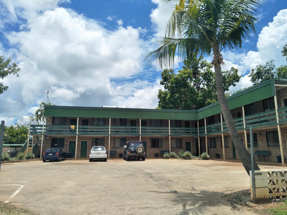 הוסטל קתרין Palm Court Backpackers מראה חיצוני תמונה