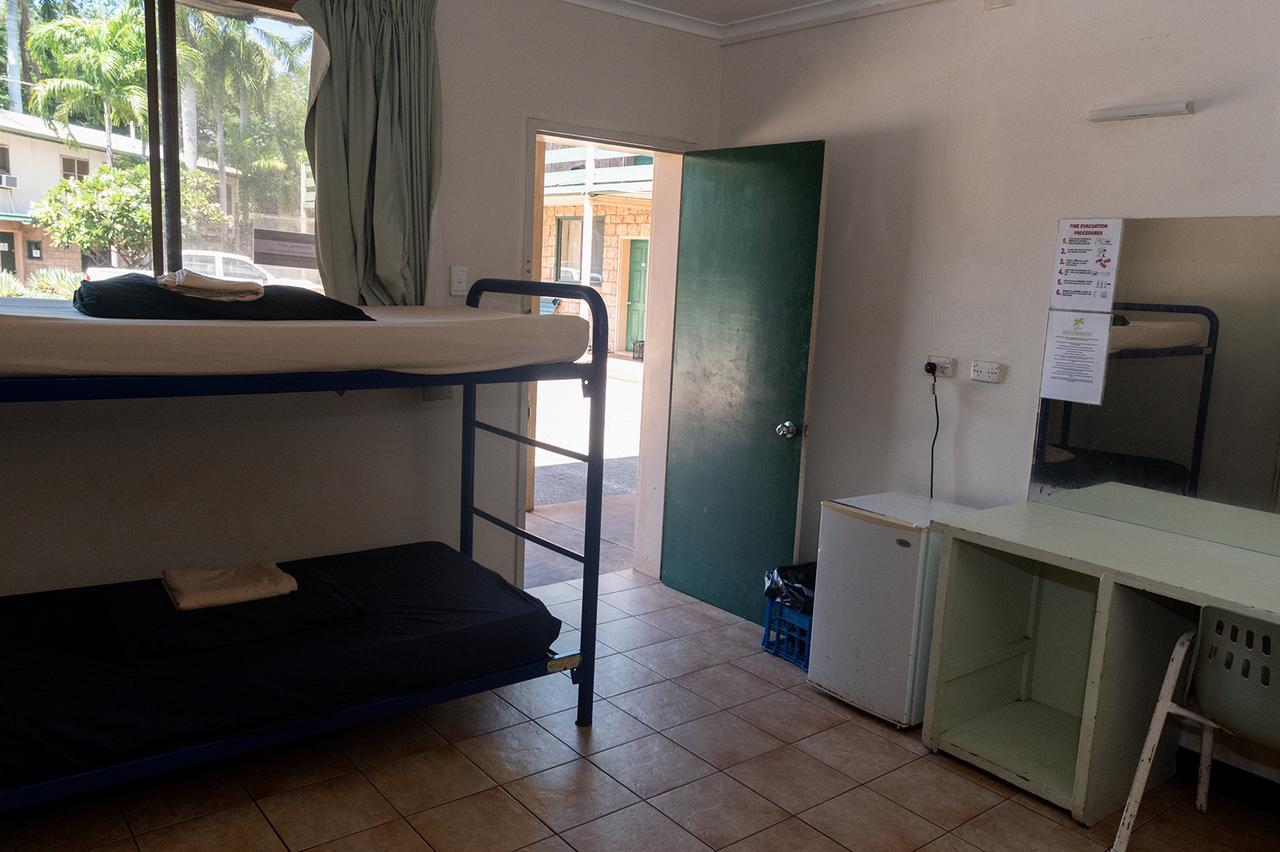 הוסטל קתרין Palm Court Backpackers מראה חיצוני תמונה